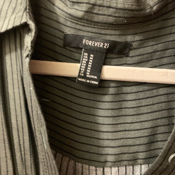 Button up - Picture 2 of 3